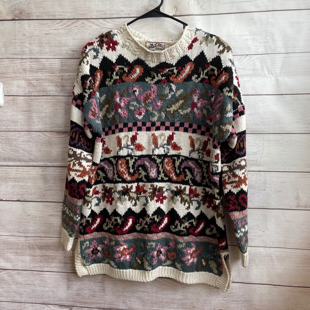 VINTAGE HEIRLOOM COLLECTIBLES FLORAL SWEATER